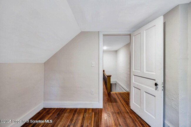 Photo - 811 Grandview St