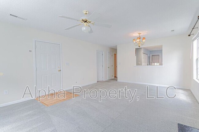 7 Hammett Grove Ln