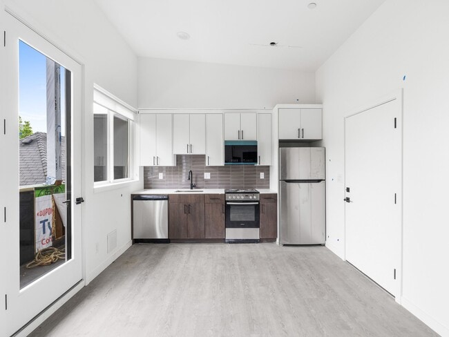 Building Photo - Modern New Construction - Minutes from Dow... Rental
