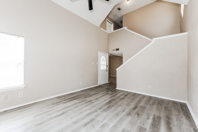 Photo - 804 Lovingham Dr