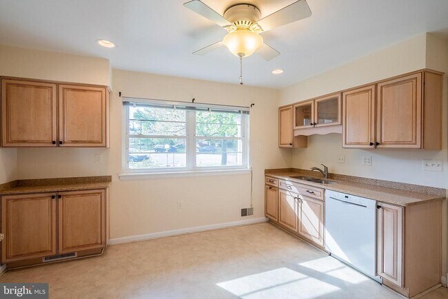 6608 Fairlawn Dr