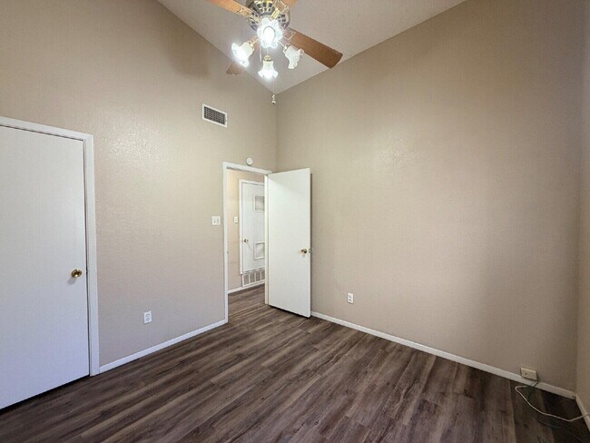 Photo - 129 N Troy Ave