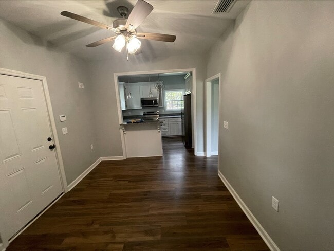 1112-B North Toombs Street Kitchen and common area - 1112 N Toombs St Unit B