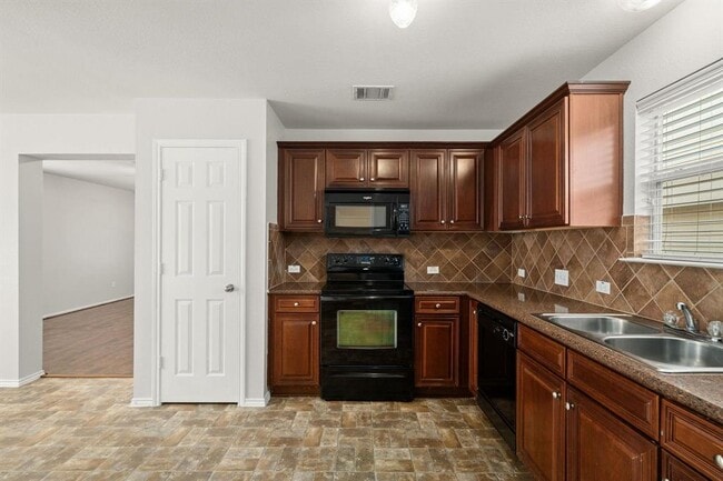 Photo - 710 Alamo Plaza Dr