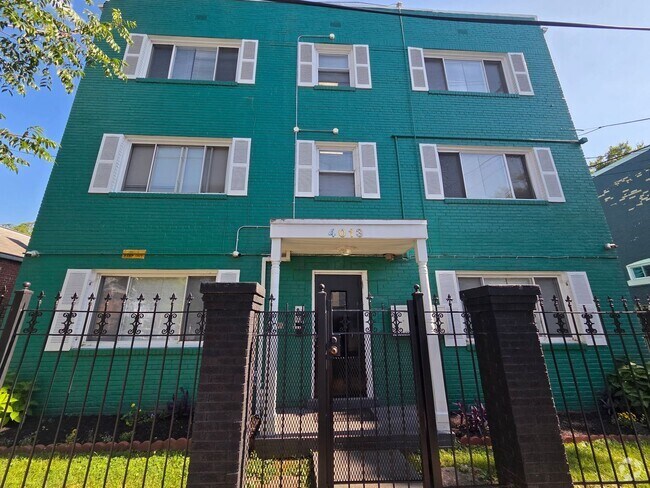 Building Photo - Charming 2 BR/1 BA Apartment in Deanwood –... Unit ( 102)
