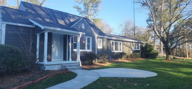 Building Photo - 1936 Lake Lucerne Rd SW Rental