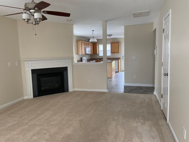 Photo - ~~~ Like New 4 Bedroom Townhome  ~~~