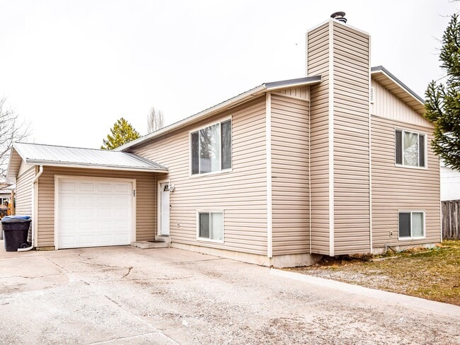 Building Photo - 905 W 370 S