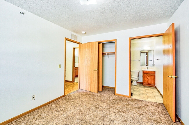 Photo - Falls Terrace Apartments