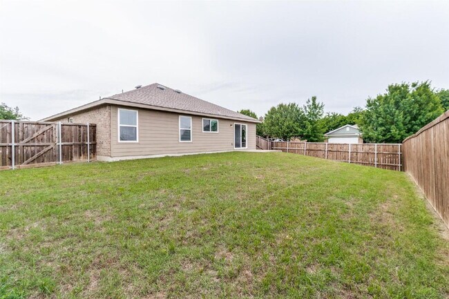 Photo - 1434 Raven Dr W