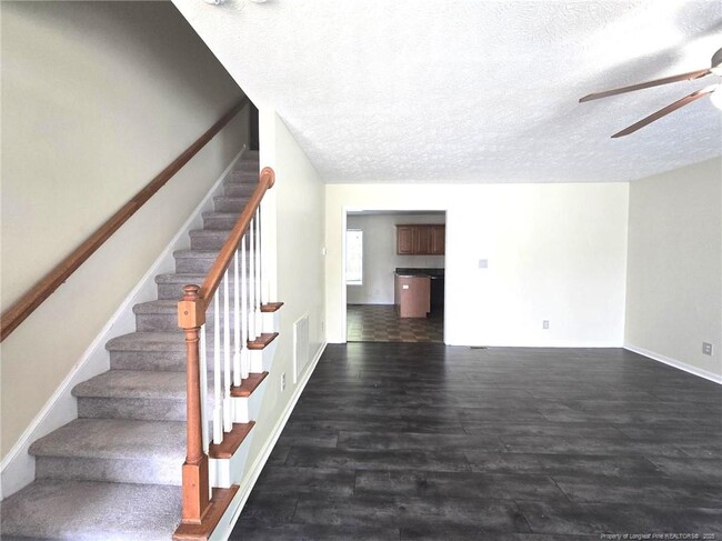 Photo - 410 Roundtree Dr