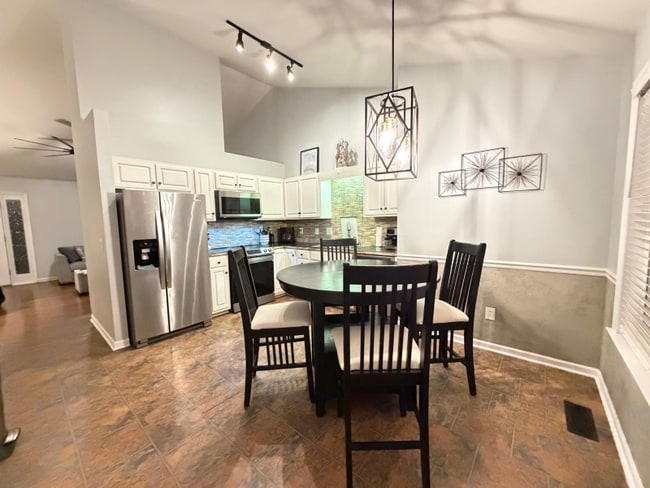 Photo - 5933 Old Plank Rd