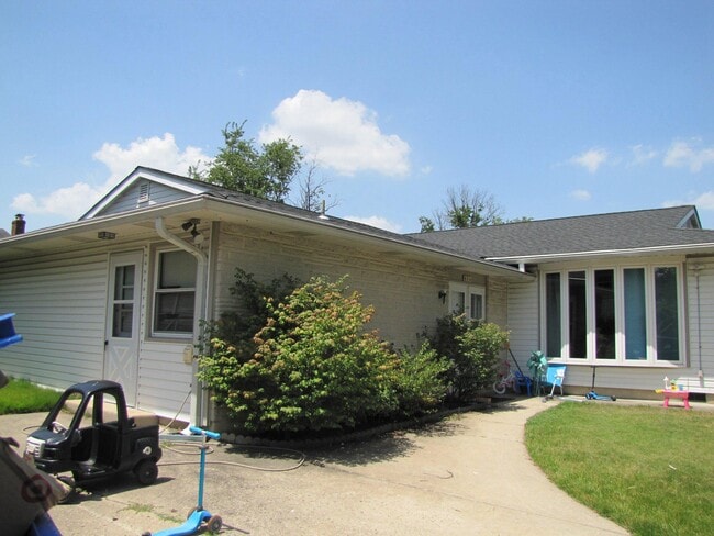 Photo - 436 Suffolk Dr