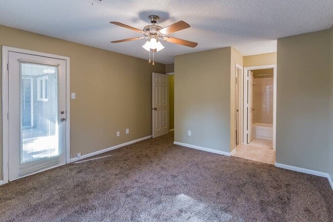 Habitaciones amplias - Pleasant Valley Pointe