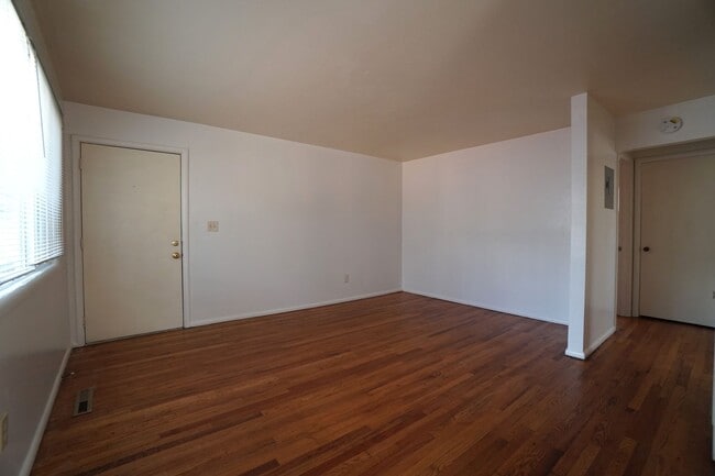 Photo - 1912 Cascade Ln