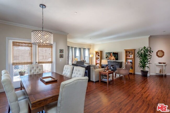 Building Photo - 1862 S Bentley Ave Unit 201 Rental
