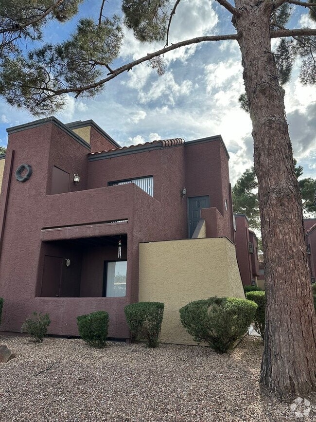 Building Photo - Centrally located 2 bedroom condo Unit 229