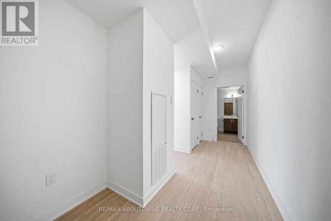 Photo - 2782 Barton St E Unit 516