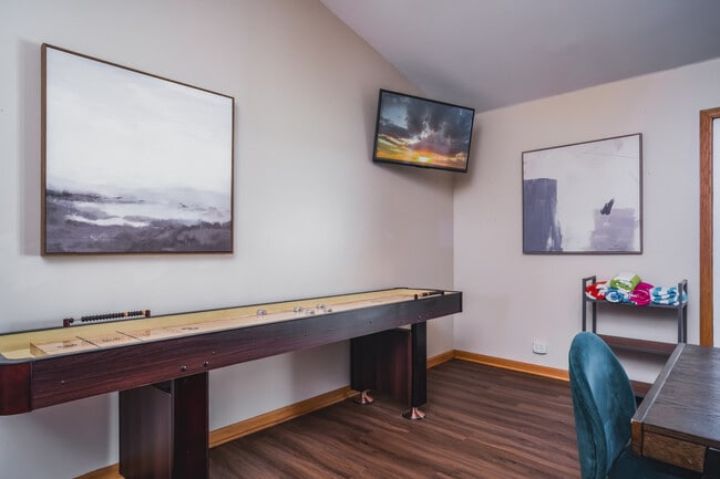 Building Photo - 35680 N Sheridan Dr Unit SI ID1374778P