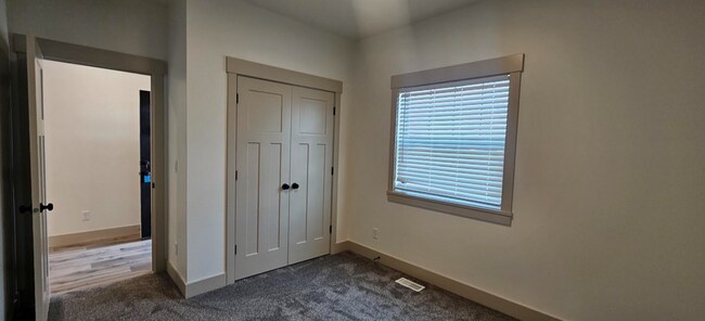 Photo - 654 N 3511 E