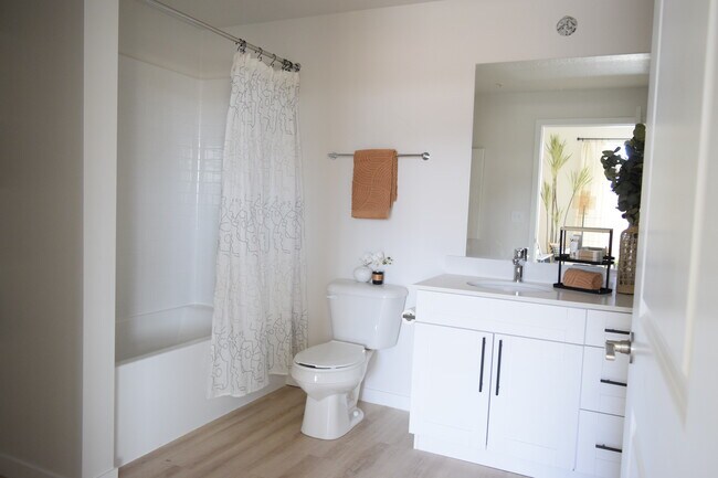 2x2 Hallway Bath