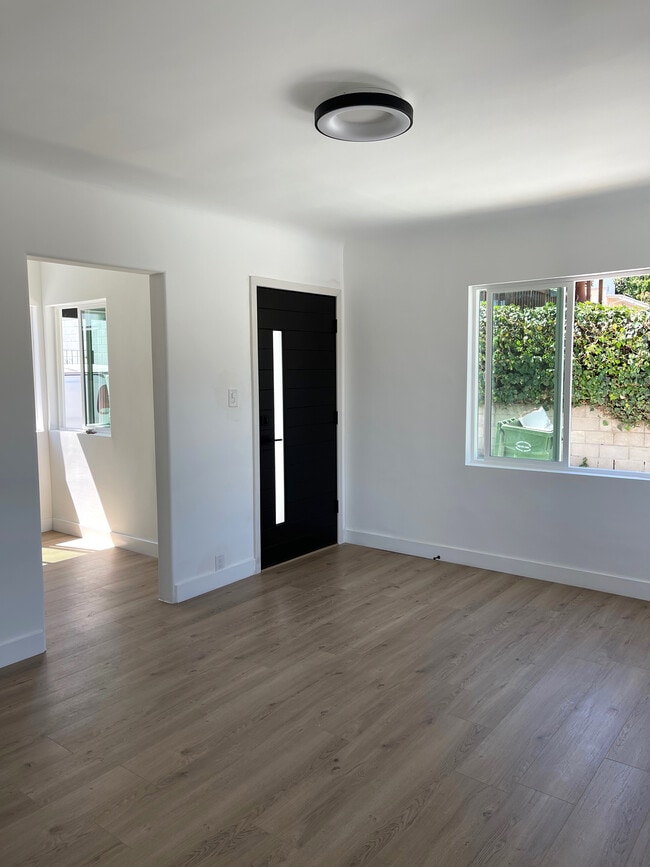 Photo - 955 N Hicks Ave