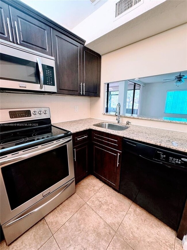 Building Photo - 10730 NW 14th St Rental
