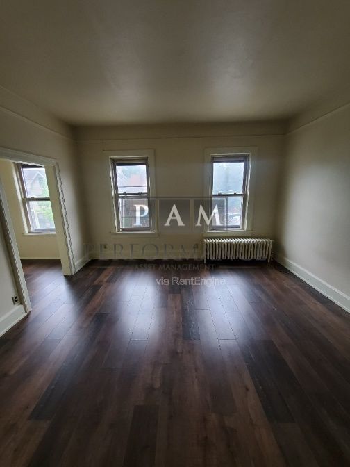 Photo - 919 E Brady St