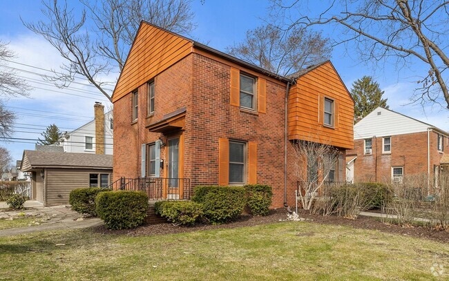Building Photo - 1501 E 4th St Rental