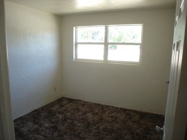 Photo - 922 Lewis Dr