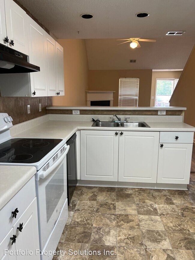 Photo - 3 br, 2.5 bath House - 25 Lakeside Circle