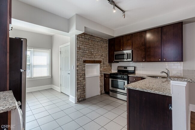 2607-2613 W Lawrence - 2 Bed/2 Bath