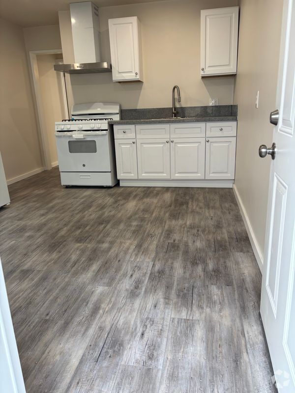 Building Photo - 12437 Rose Ave Rental