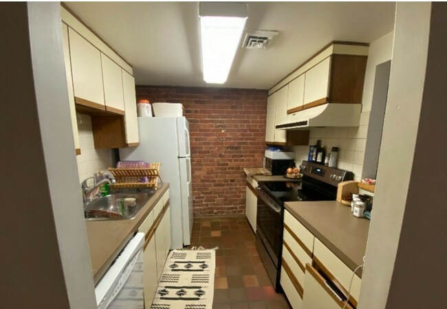 Photo - 103 Gainsborough St