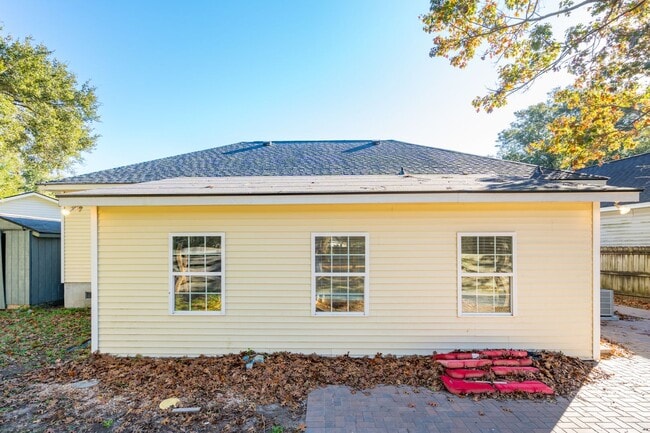 Photo - Spacious James Island Home off Fort Johnson Road