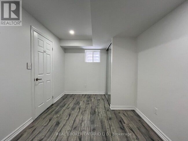 Photo - 7 Robert Green Crescent