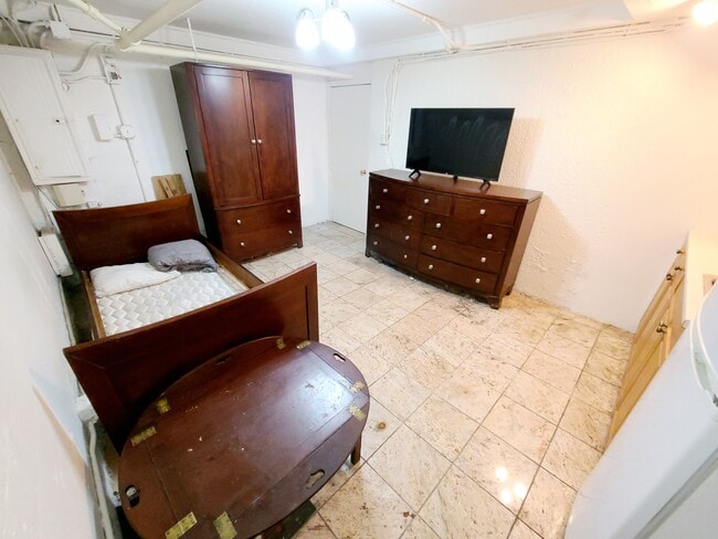 Photo - 300 Burns St