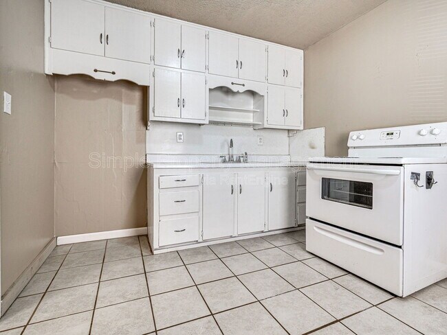 Photo - 4001 N Rockwell Ave