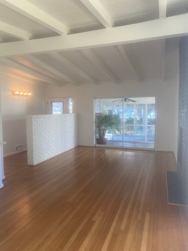 Photo - 1992 Jordan Terrace NE