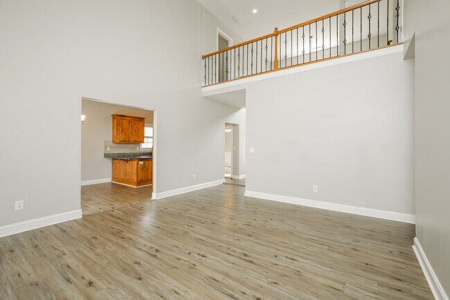 Photo - 49 E Trafalgar Ct