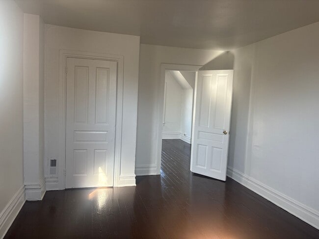 Photo - 3rd Floor 1 Bedroom Near York College
