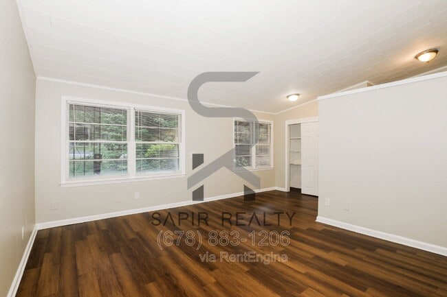 Photo - 1055 Pine St NE