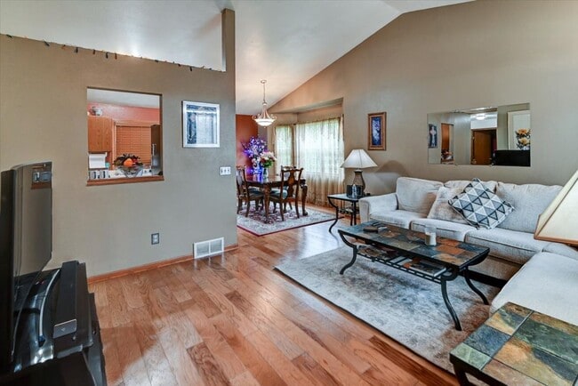 Photo - 1214 Carpenter St