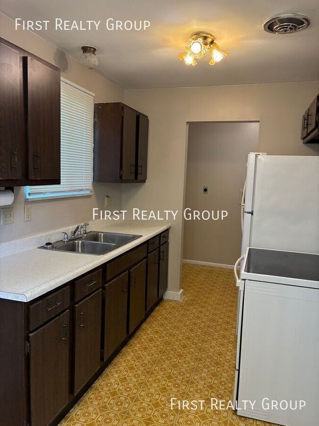 Photo - 2322 Koehler Ave