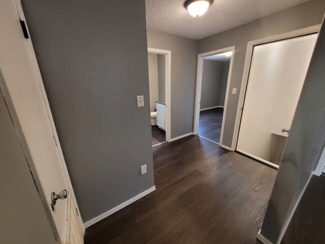 Photo - 1601 N Hills Blvd Unidad 1601 N Hills Blvd