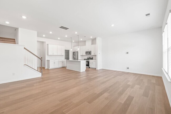 Photo - 302 Silver Fleet Dr