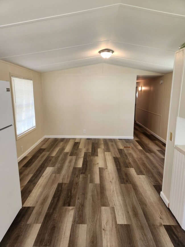 Photo - 180 Dixon Rd