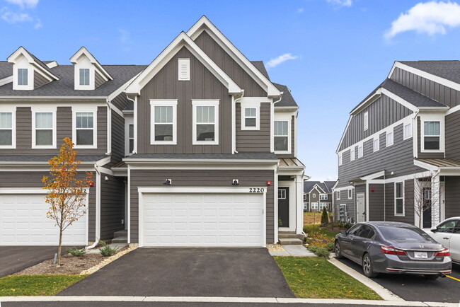 Building Photo - 2220 Weatherbee Ln