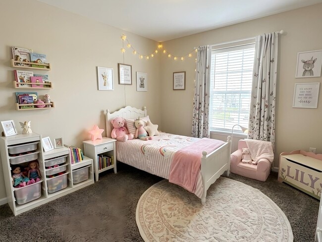 Photo - 3 Bedroom 2.5 Bathroom in York!