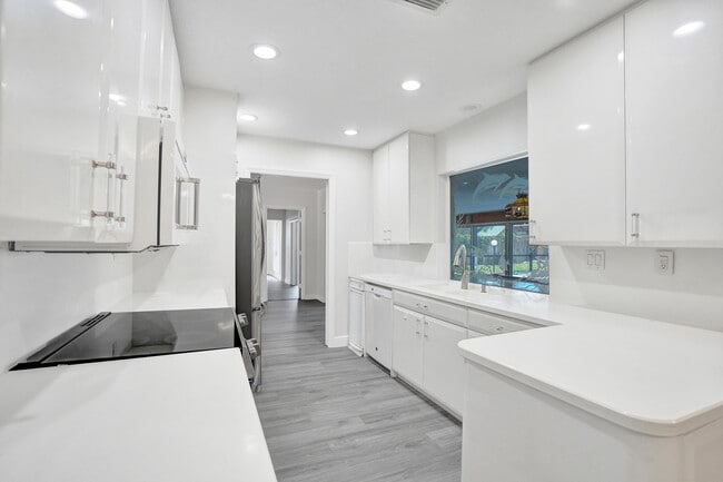 Photo - 4755 NE 23rd Ave